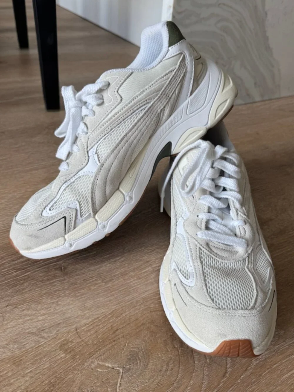 Puma White + Green Sneakers in Size 10